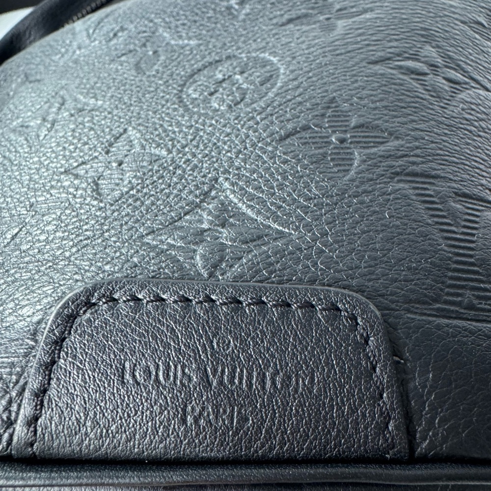 Louis Vuitton Black Monogram Discovery Belt Bag - Picture 5 of 10
